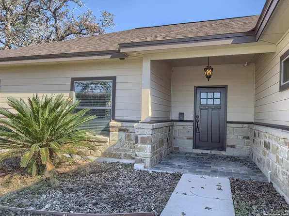 129 TIPPERARY LN, Floresville, TX 78114