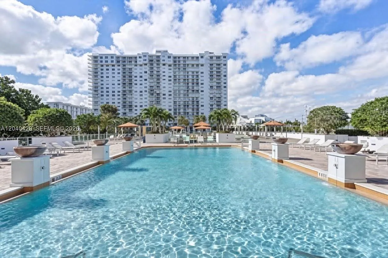 Admirals Port Condo West — Photo 2