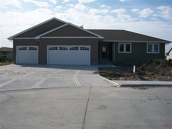 2nd image of 817 Sun Valley Pl