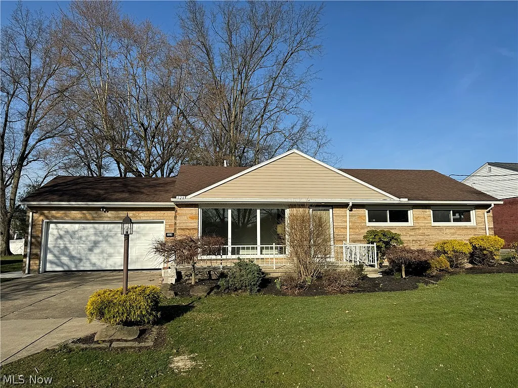 528 Sycamore Dr photo 1