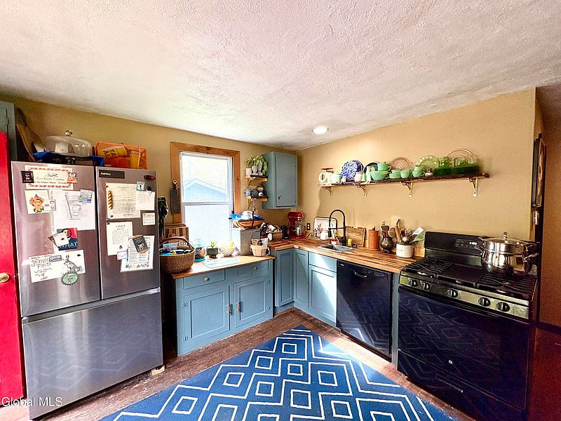 4th image of 335 Hill Road