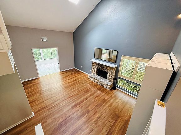 4th image of 1629 NW 19th Cir