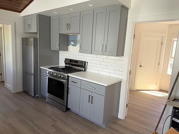 4th image of 618 Winslow St #618