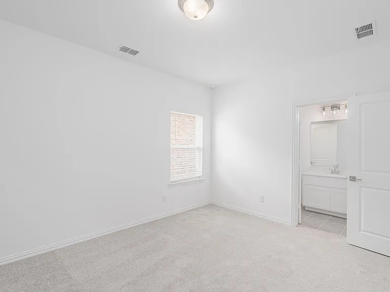 908 Utica Dr — Photo 17