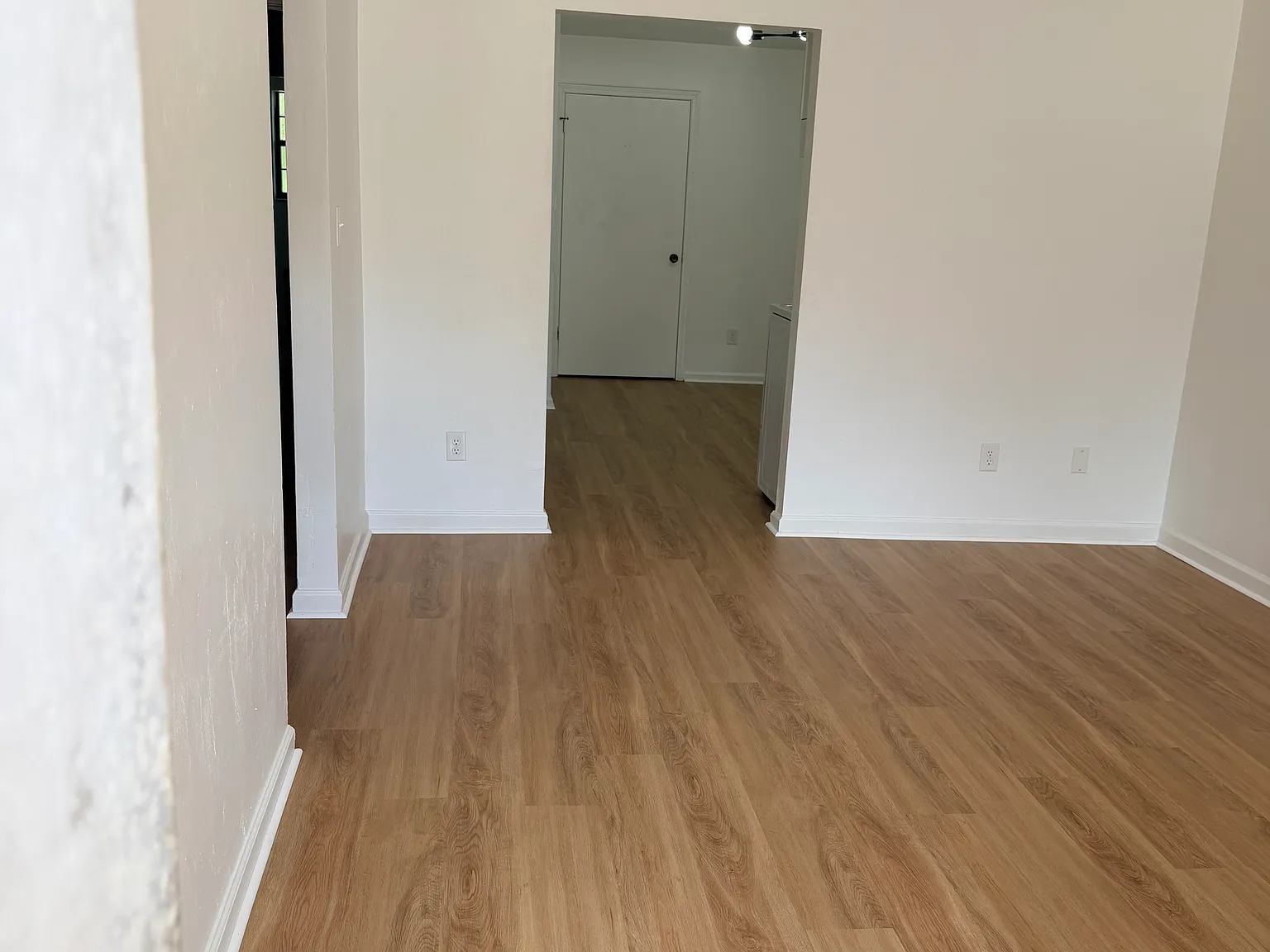 2 bed, 1.5 bath, 867 sqft, $1,100 — Photo 3
