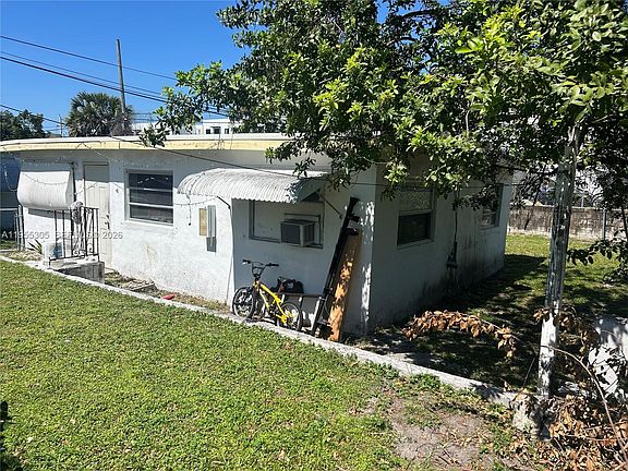 4th image of 3705 SW 13th Ct