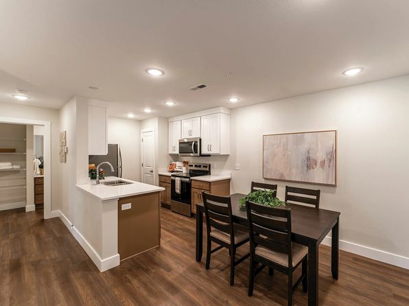 2601 N Cresthaven Ave #305