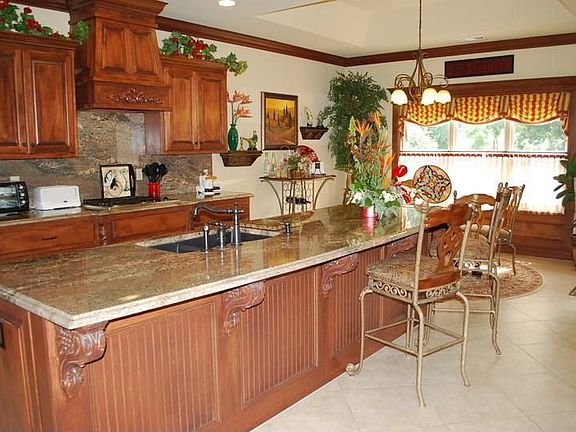 Kitchen with gas cook-top and walk-in pantry