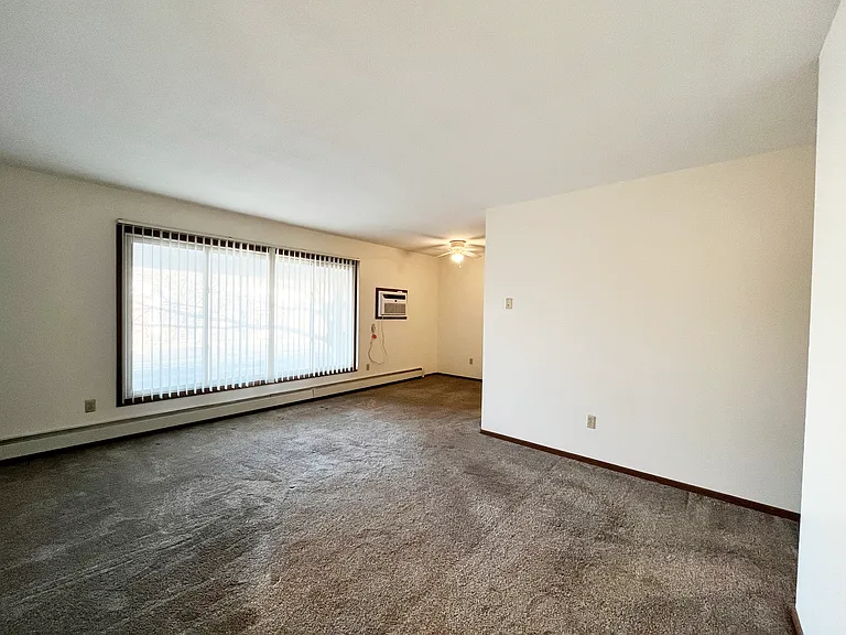 1604 Roe Crest Dr #8 — Photo 14
