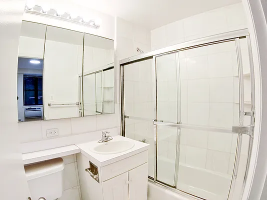 Rented by Urban Real Estate Inc | media 16