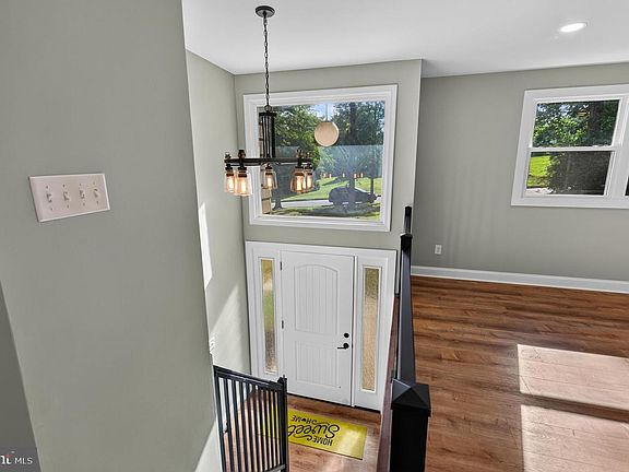 3rd image of 90 Schoolhouse Ln