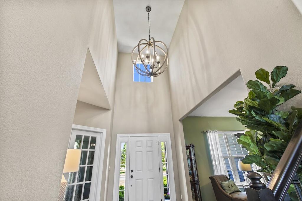 W229N4328 Baker COURT, Pewaukee, WI - View 4