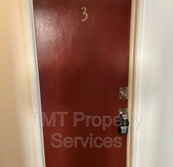 1816 F St #3 — Photo 5