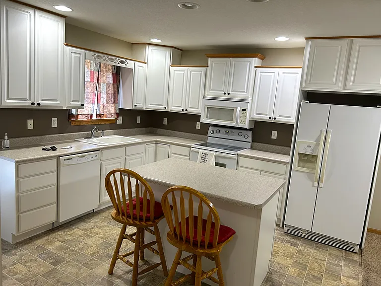 2126 Josie Rdg — Photo 4