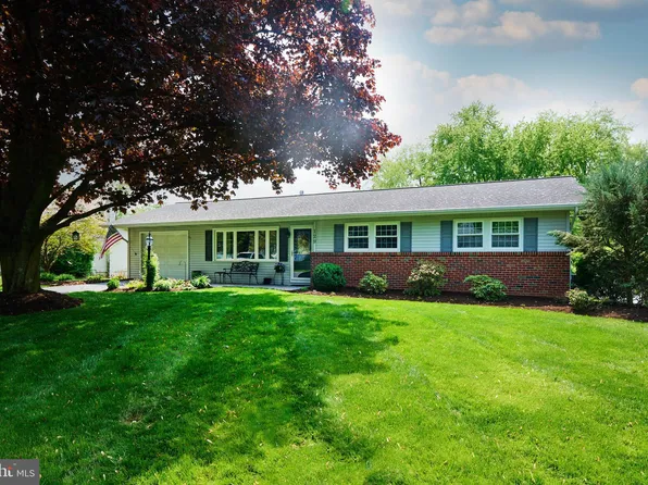 129 W Blade Dr, Pennsylvania Furnace, PA 16865