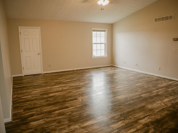 3rd image of 217 Dalton Cir