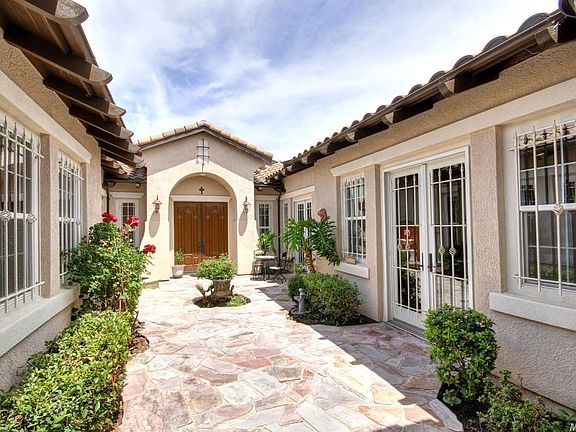 2nd image of 3715 Clubside Ln