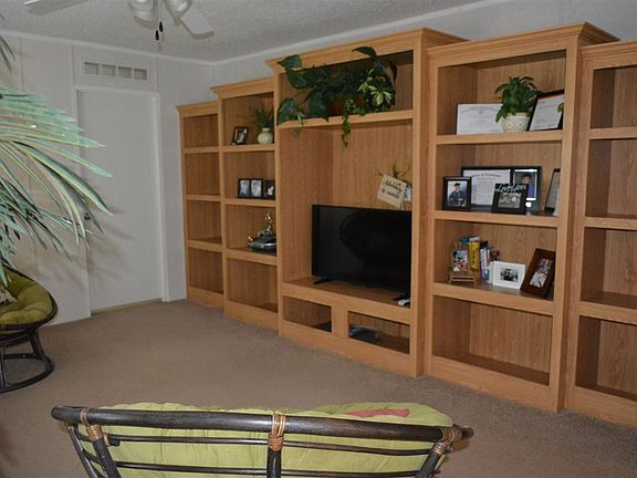 5th image of 112 Honeysuckle Dr