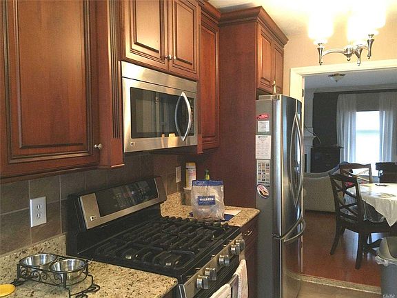 3rd image of 33 Sea Court Ln