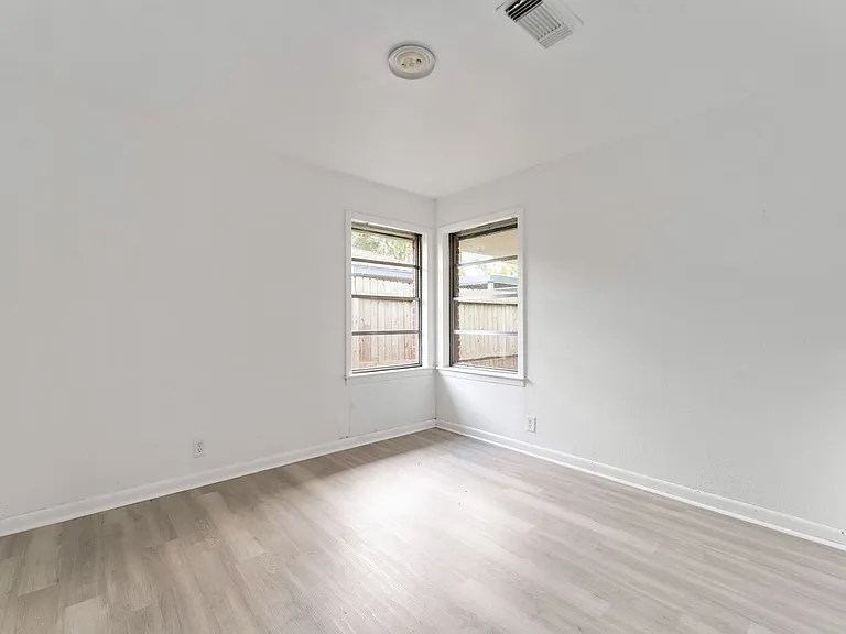 803 S 4th St — Photo 16