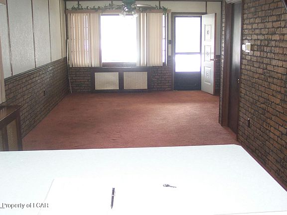 4th image of 155 Carleton Ave