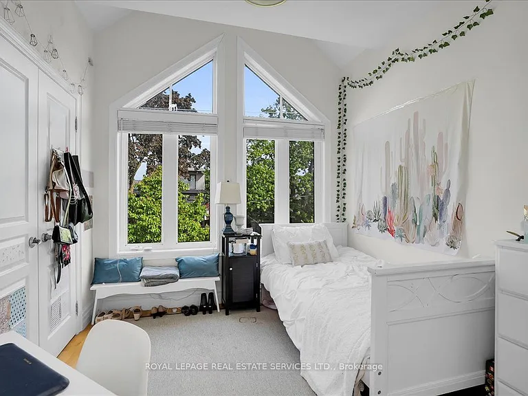 85 Bedford Park Ave — Photo 23