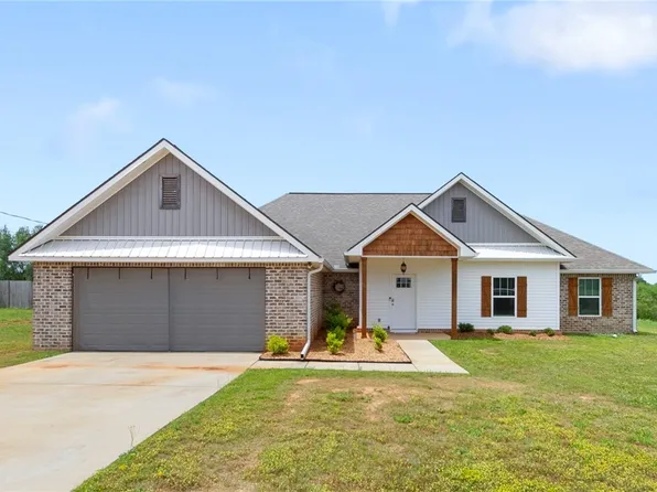 164 Rob Lee St, Moundville, AL 35474