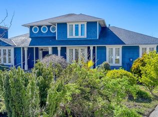 1559 Ocean View Ln, Point Roberts, WA 98281