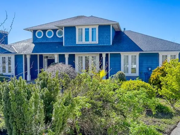 1559 Ocean View Ln, Point Roberts, WA 98281