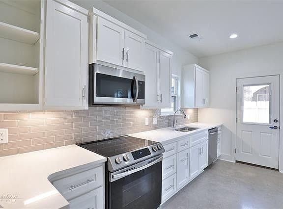 4th image of 633 Hickory St
