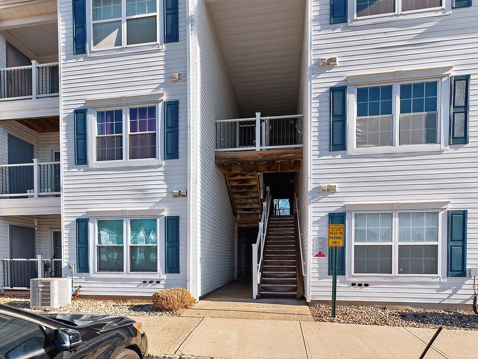 1st image of 726 Waterford Dr