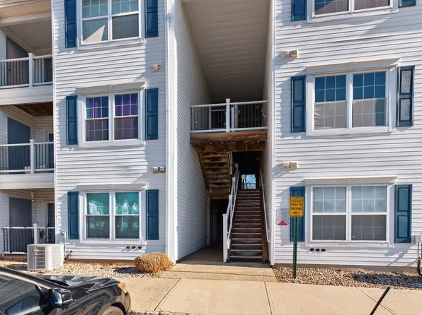 726 Waterford Dr, Edison, NJ 08817