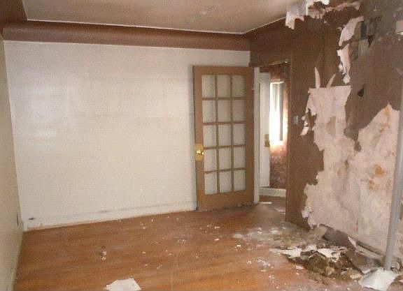 4th image of 15754 Stansbury St