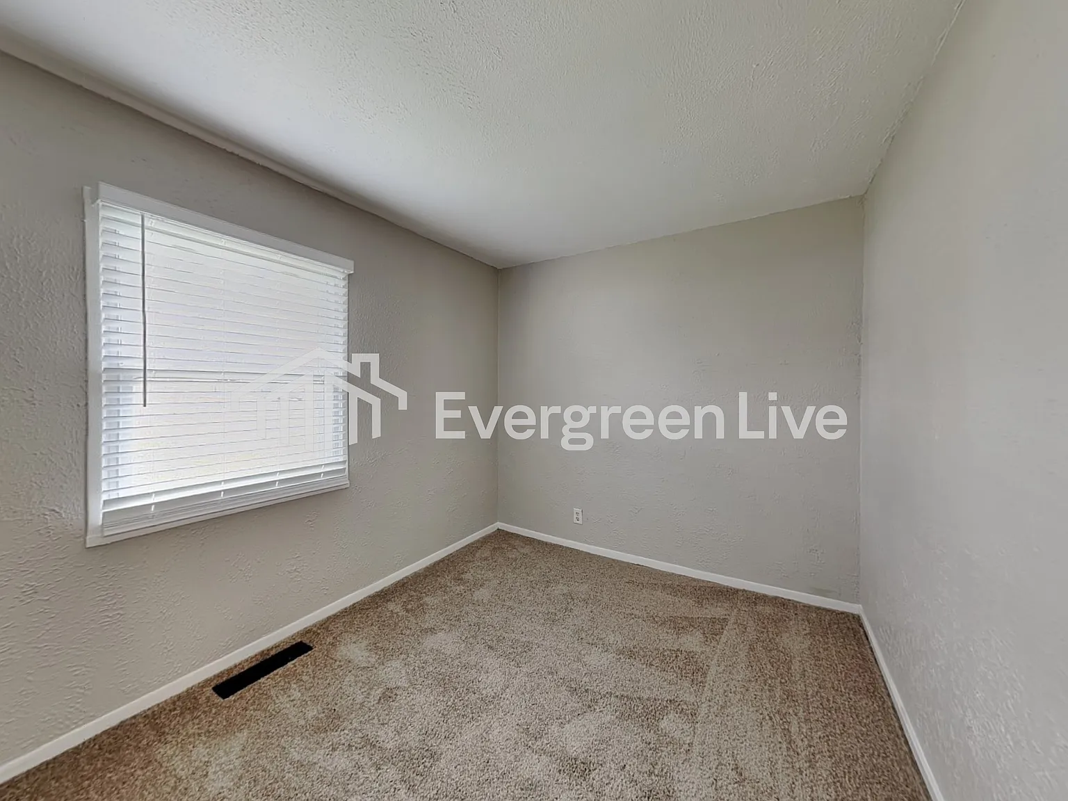 4 bed, 1.0 bath, 1094 sqft, $1,495 — Photo 4