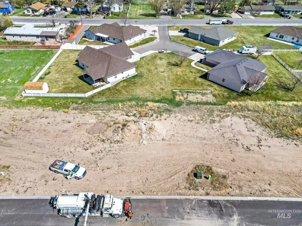 937 Applewood Dr, Buhl, ID 83316