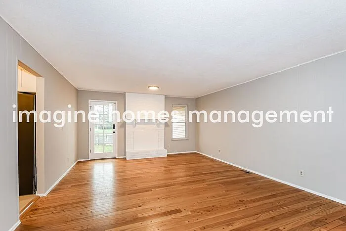 911 Clayworth Dr — Photo 12