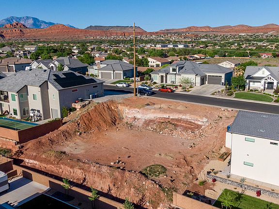4th image of Desert Heights Dr