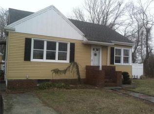 93 S Main St, Acushnet, MA 02743