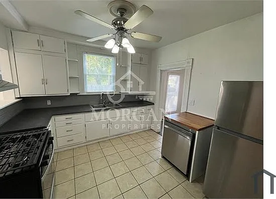 921 W 9th St — Photo 5