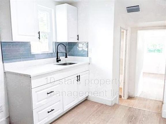 4th image of 3525 50th Ave N #C