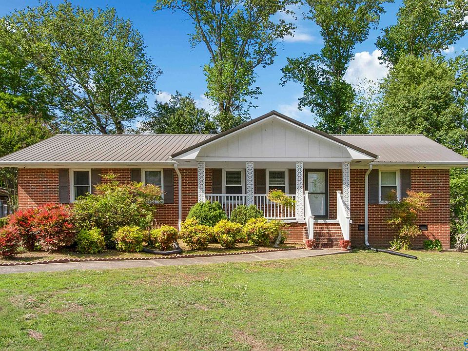 1st image of 141 Brookwood Cir NE