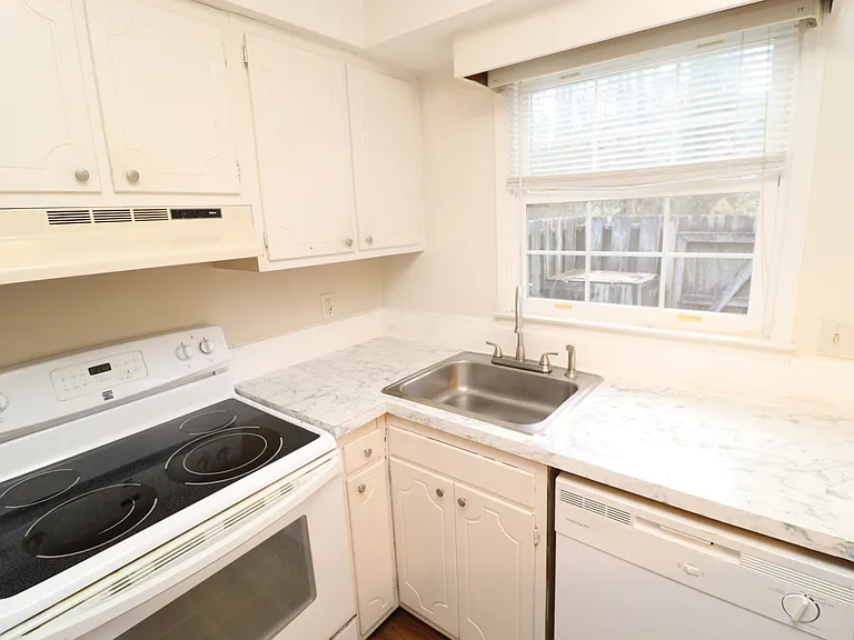 1260 Donaldson Ct — Photo 9