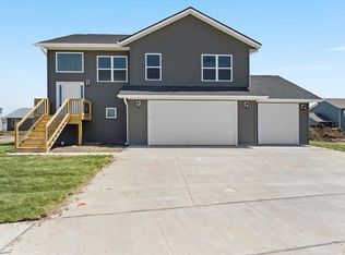 440 Galileo Dr, Riverside, IA 52327