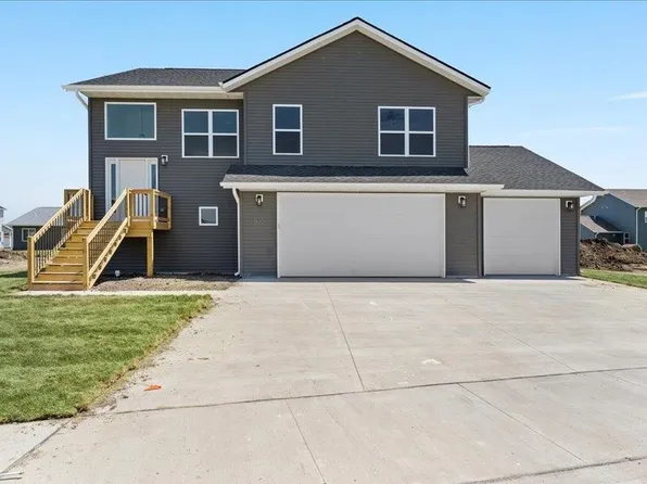 440 Galileo Dr, Riverside, IA 52327