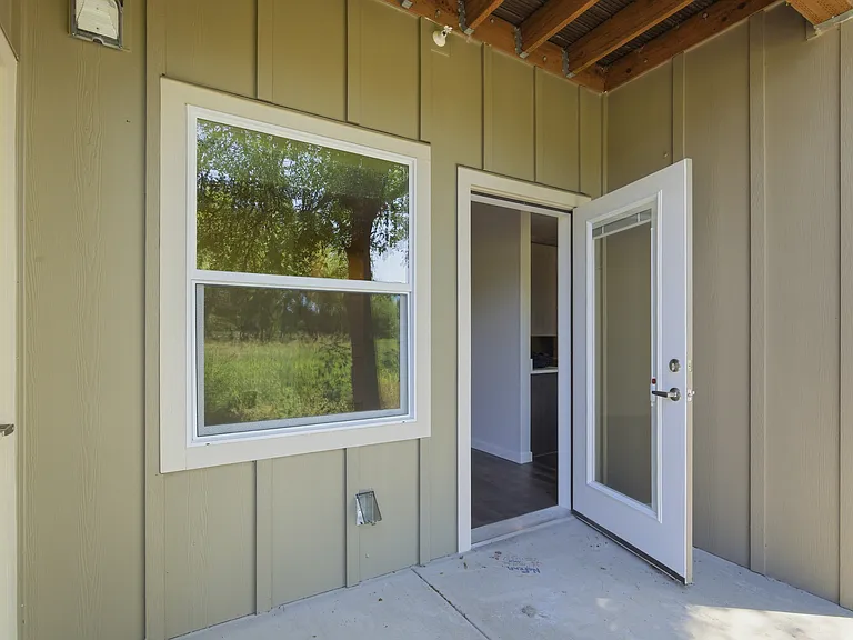 1425 Mildred Ln SE — Photo 15