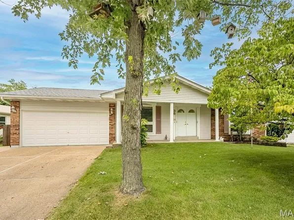36 Park Charles Blvd S, Saint Peters, MO 63376
