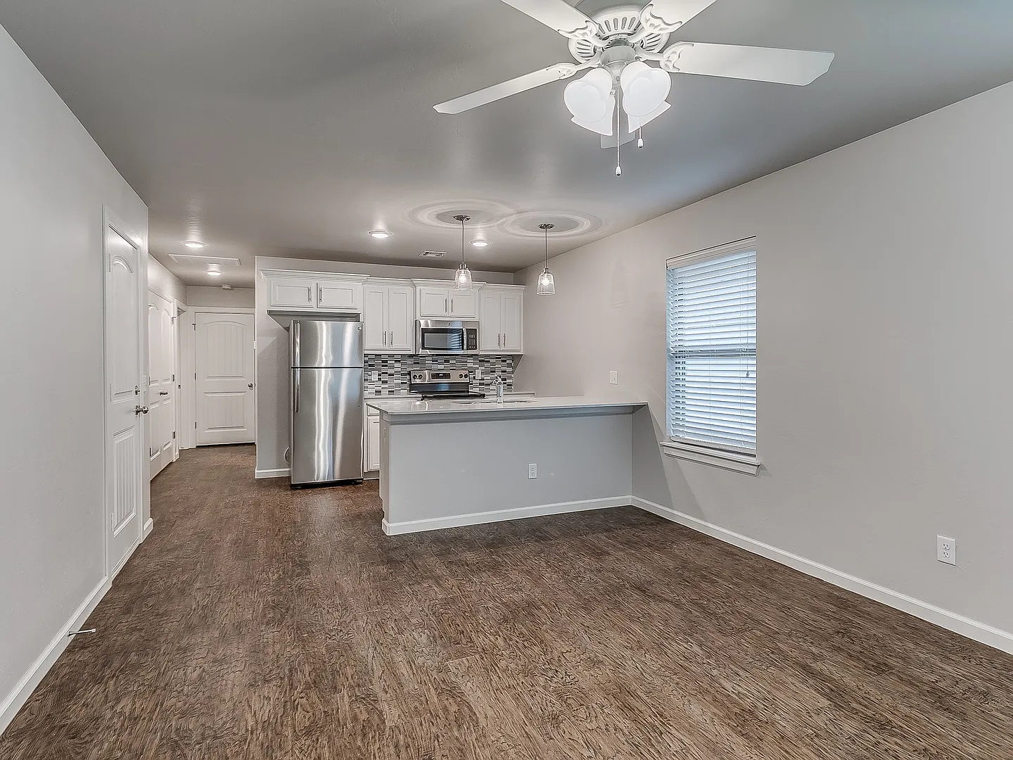 2 Bedroom 2 Bath Duplex With 1 Car Garage Located Off Broadway Extension — Photo 4