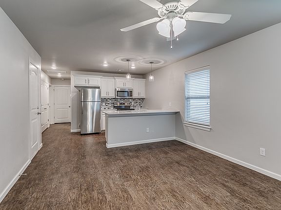 4th image of 425 Summit Ridge Dr
