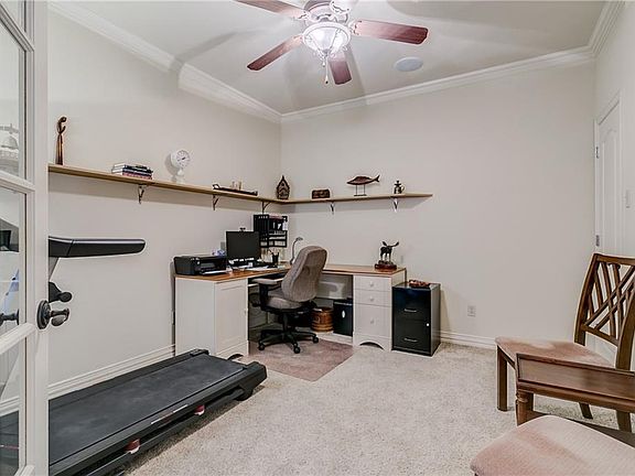 5th image of 712 N Avalon Ct