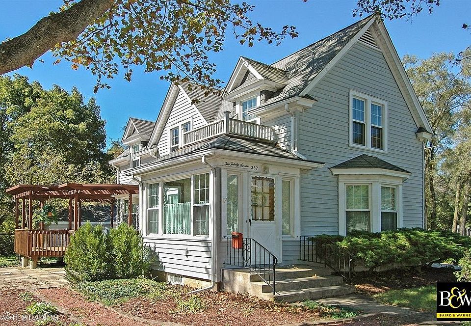 1st image of 237 N Wisconsin St